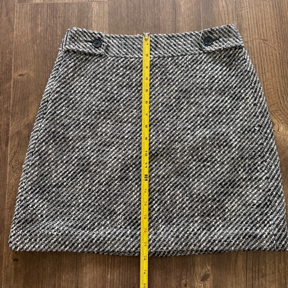 LOFT Mini Skirt Women 4 Black White Herringbone Tweed Button Tab Academia Office - Picture 11 of 13